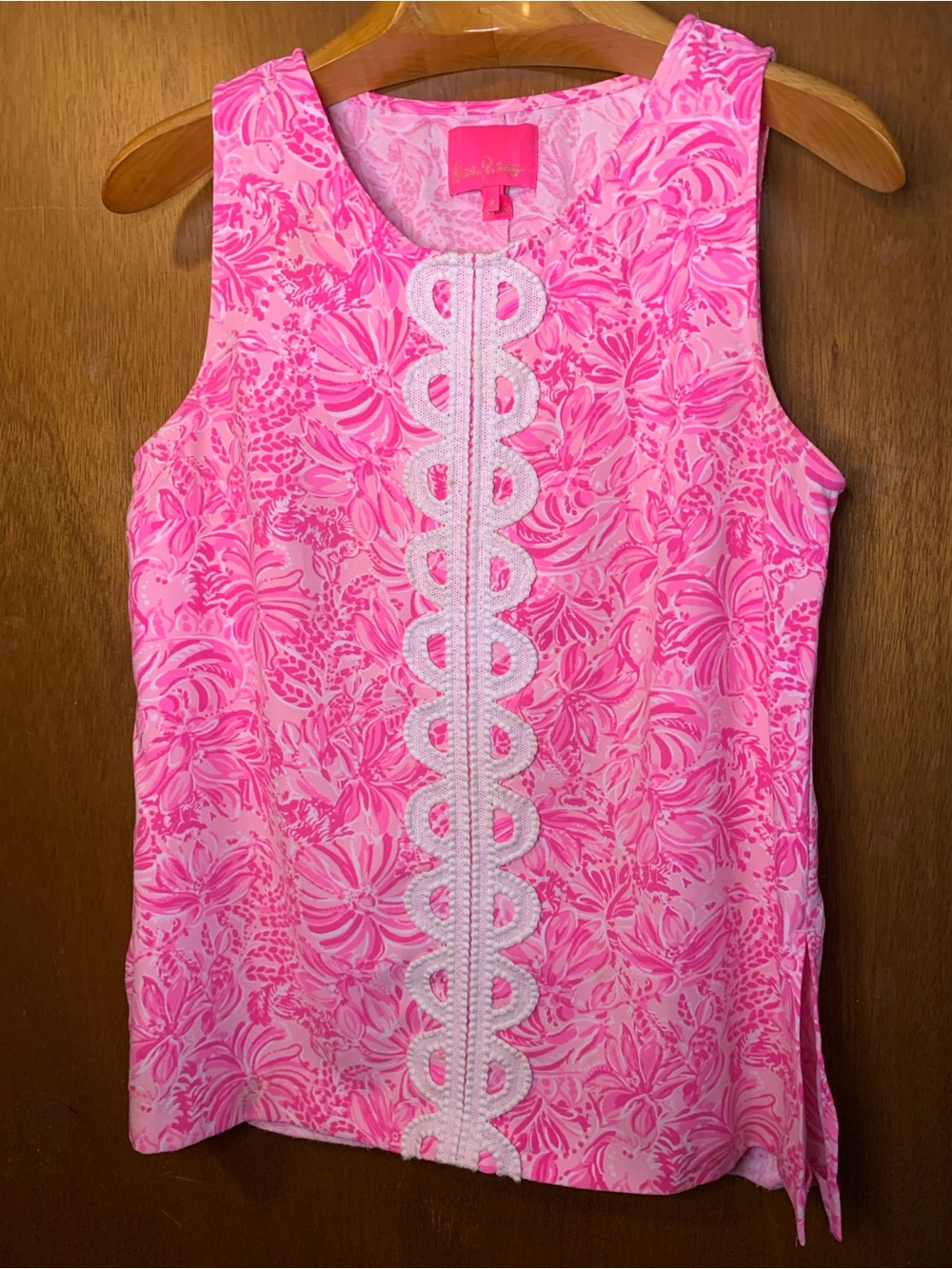 Lilly Pulitzer Hot Pink Floral Sleeveless Tank with White Scallop Trim - Picture 2 of 7
